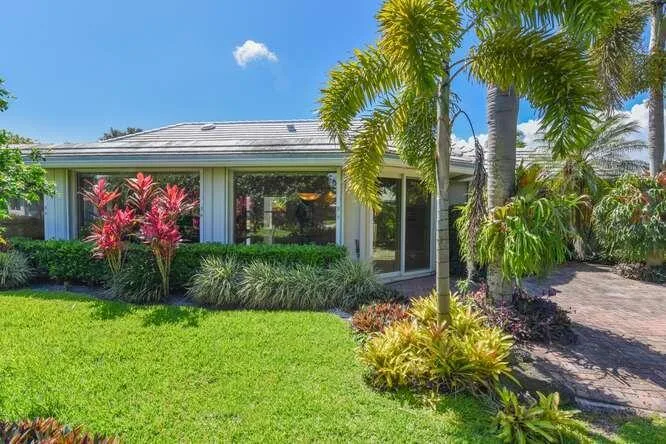 437 French Royale Circle, Atlantis, FL 33462 — photo 4 of 40
