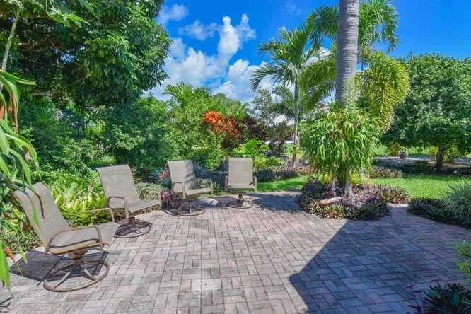 437 French Royale Circle, Atlantis, FL 33462 photo 6