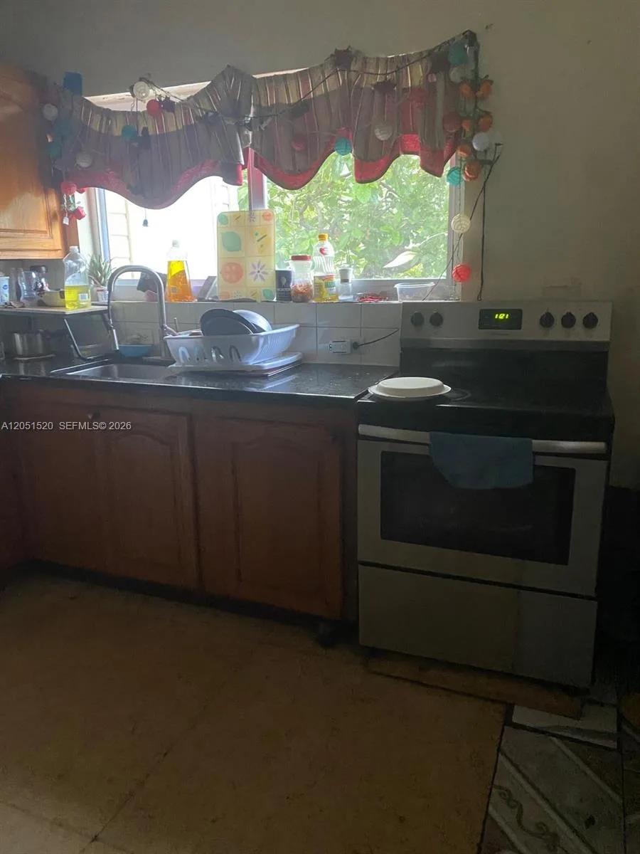 218 SW 10th Ave, Miami, FL 33130 photo 3