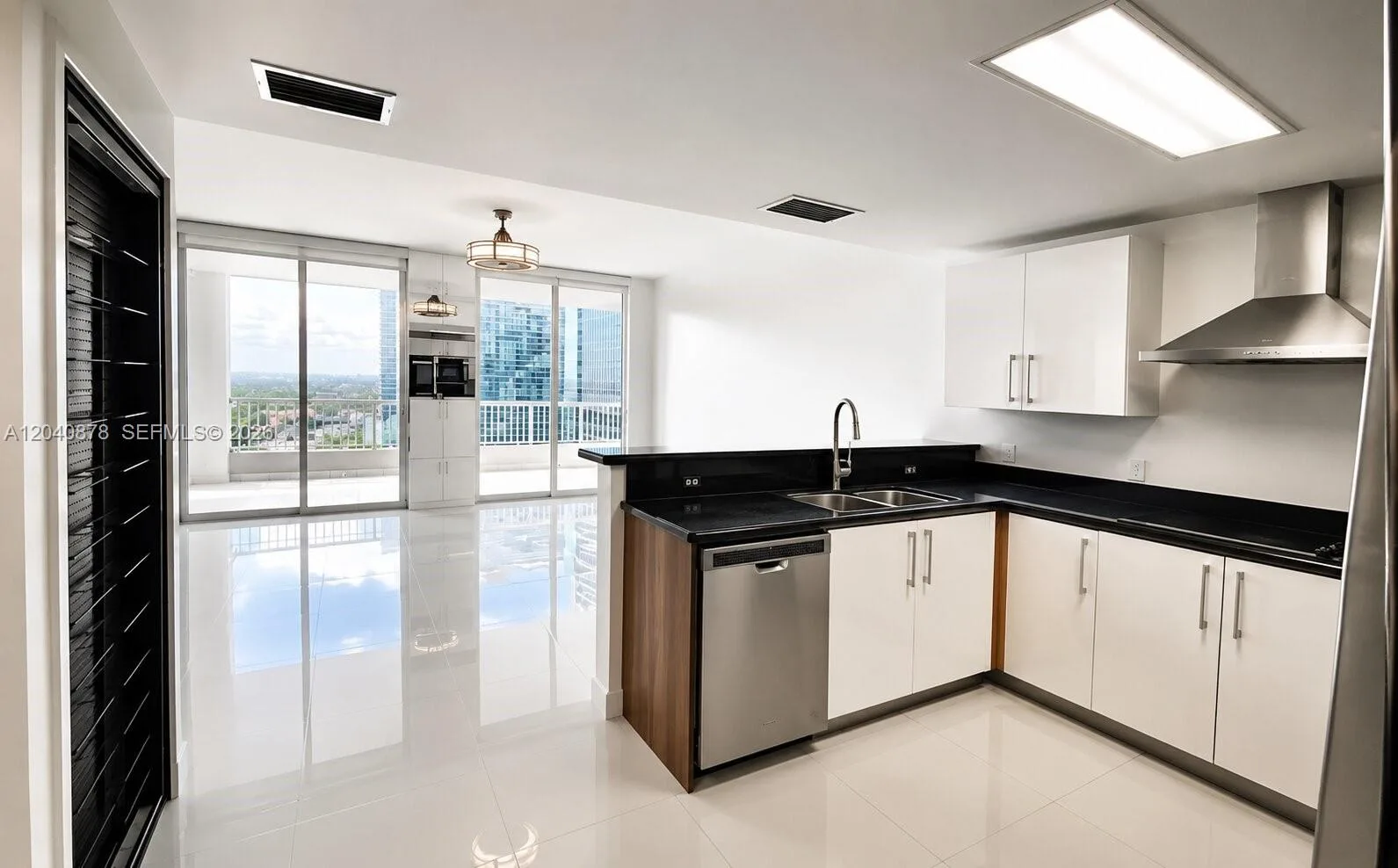 170 SE 14th St # 2707, Miami, FL 33131 photo 4