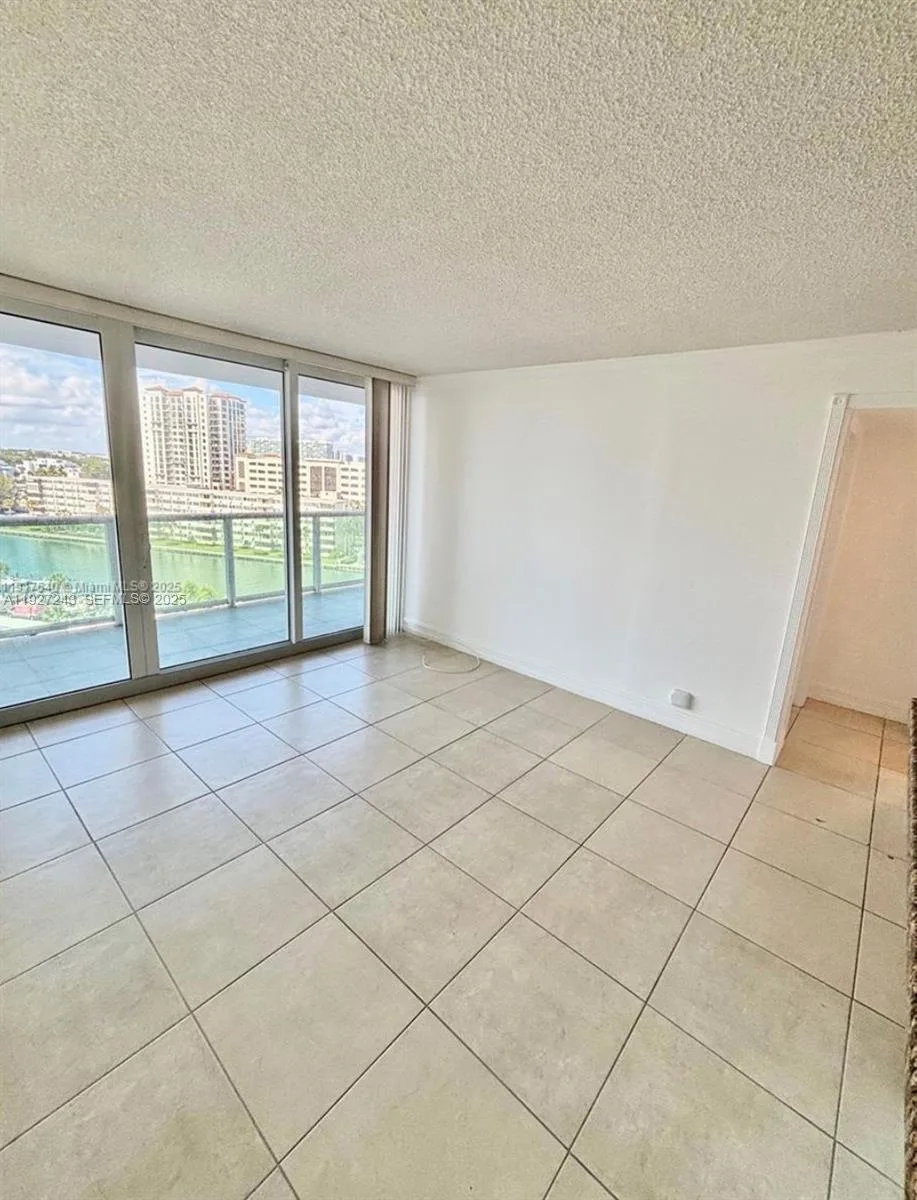 100 Bayview Dr # 903, Sunny Isles Beach, FL 33160 photo 10