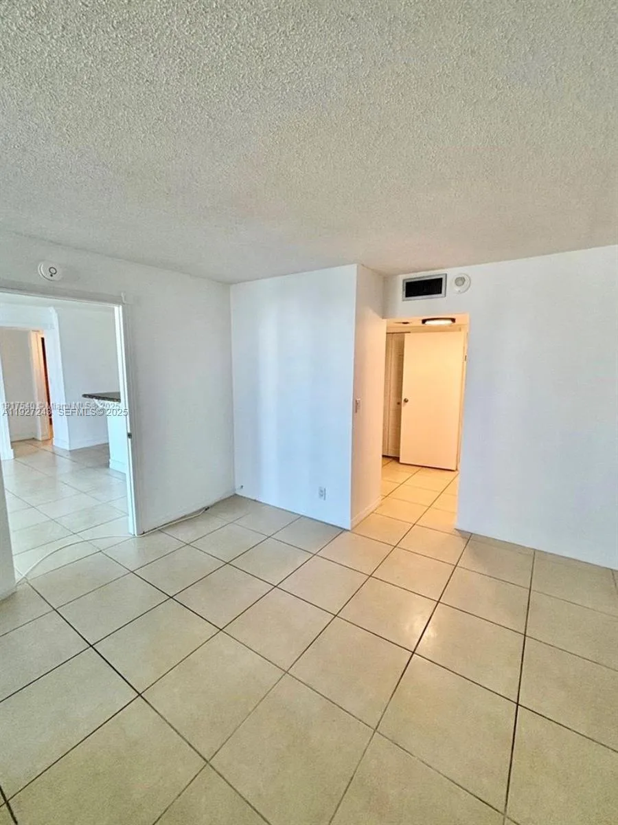 100 Bayview Dr # 903, Sunny Isles Beach, FL 33160 photo 12