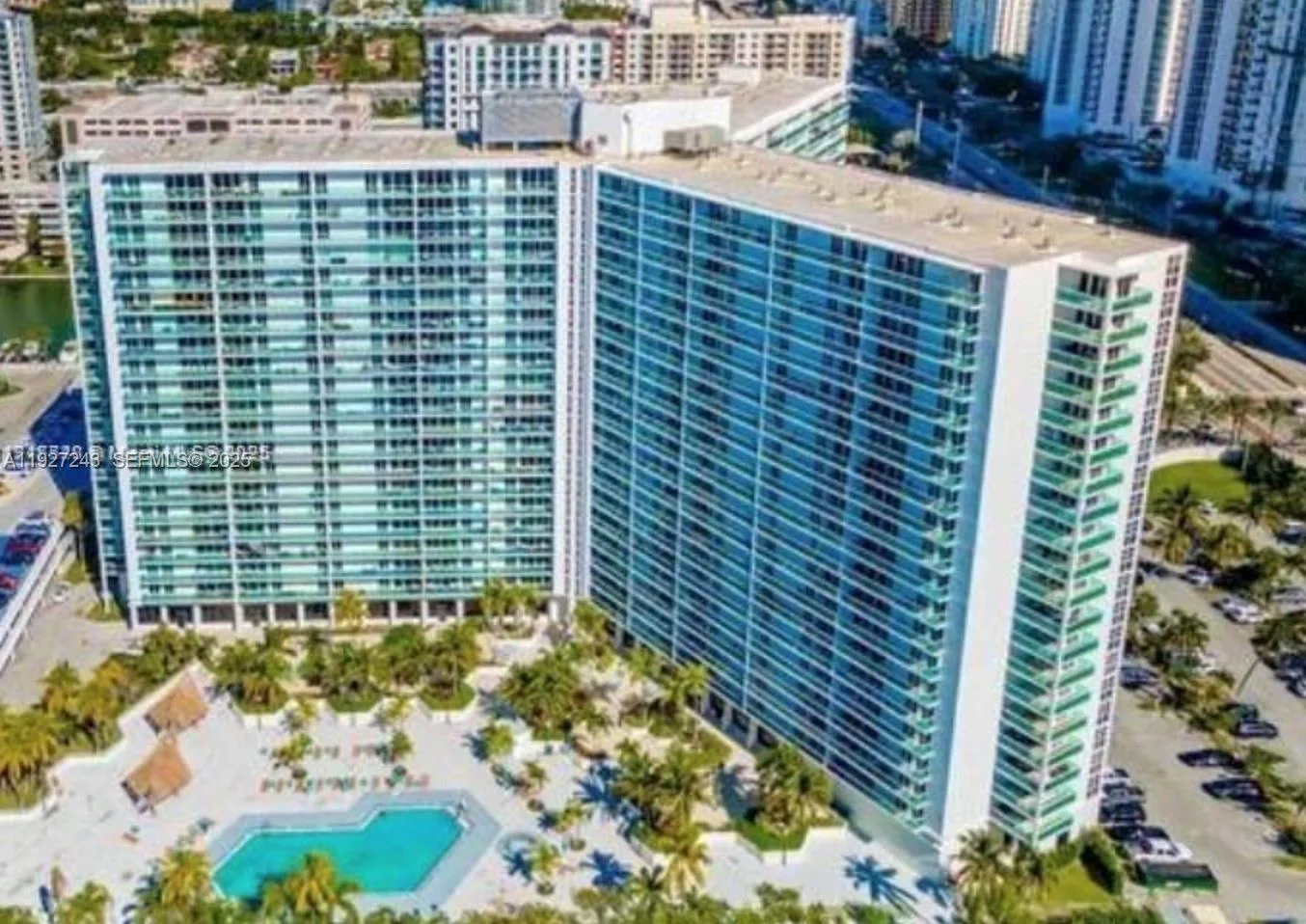 100 Bayview Dr # 903, Sunny Isles Beach, FL 33160 photo 2