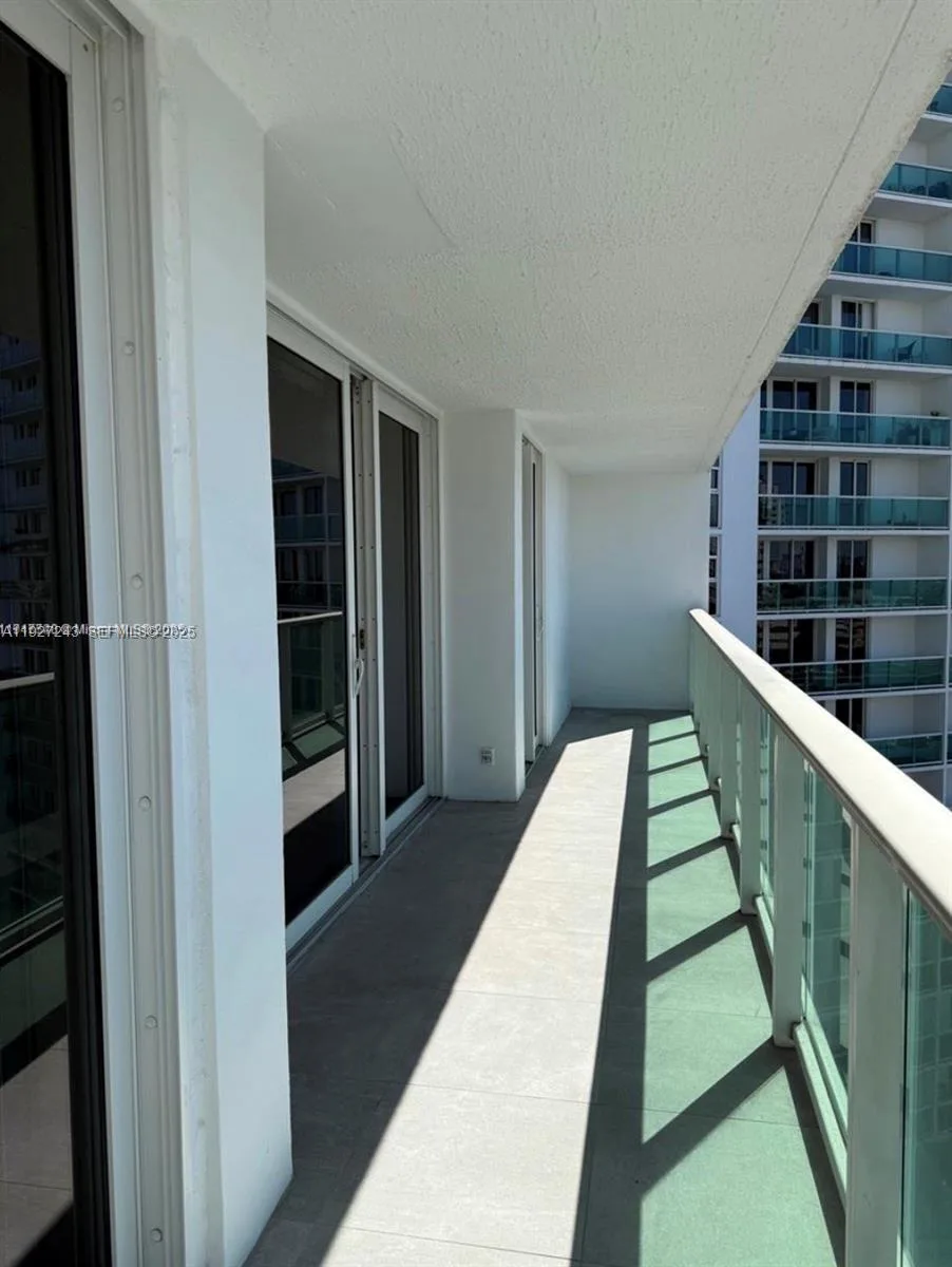 100 Bayview Dr # 903, Sunny Isles Beach, FL 33160 photo 5