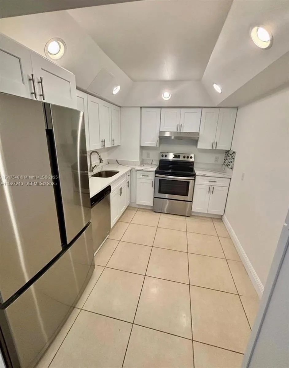 100 Bayview Dr # 903, Sunny Isles Beach, FL 33160 photo 8