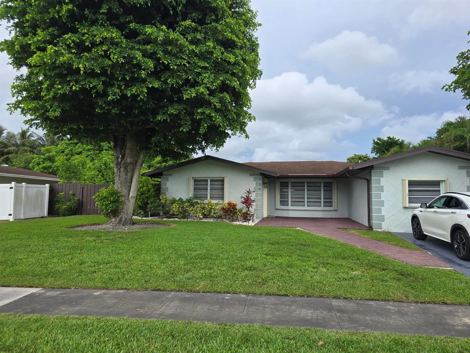 939 HIBISCUS Drive, Royal Palm Beach, FL 33411