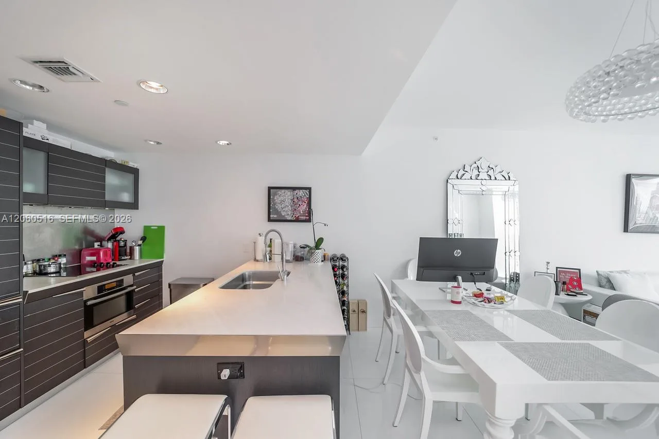 200 Biscayne Boulevard Way # 4006, Miami, FL 33131 photo 10