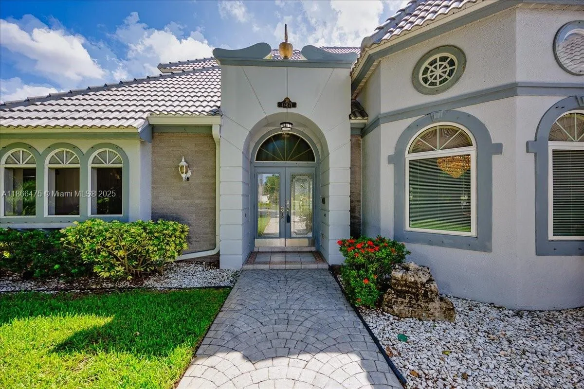 14817 Laguna Drive, Fort Myers, FL 33908 photo 2