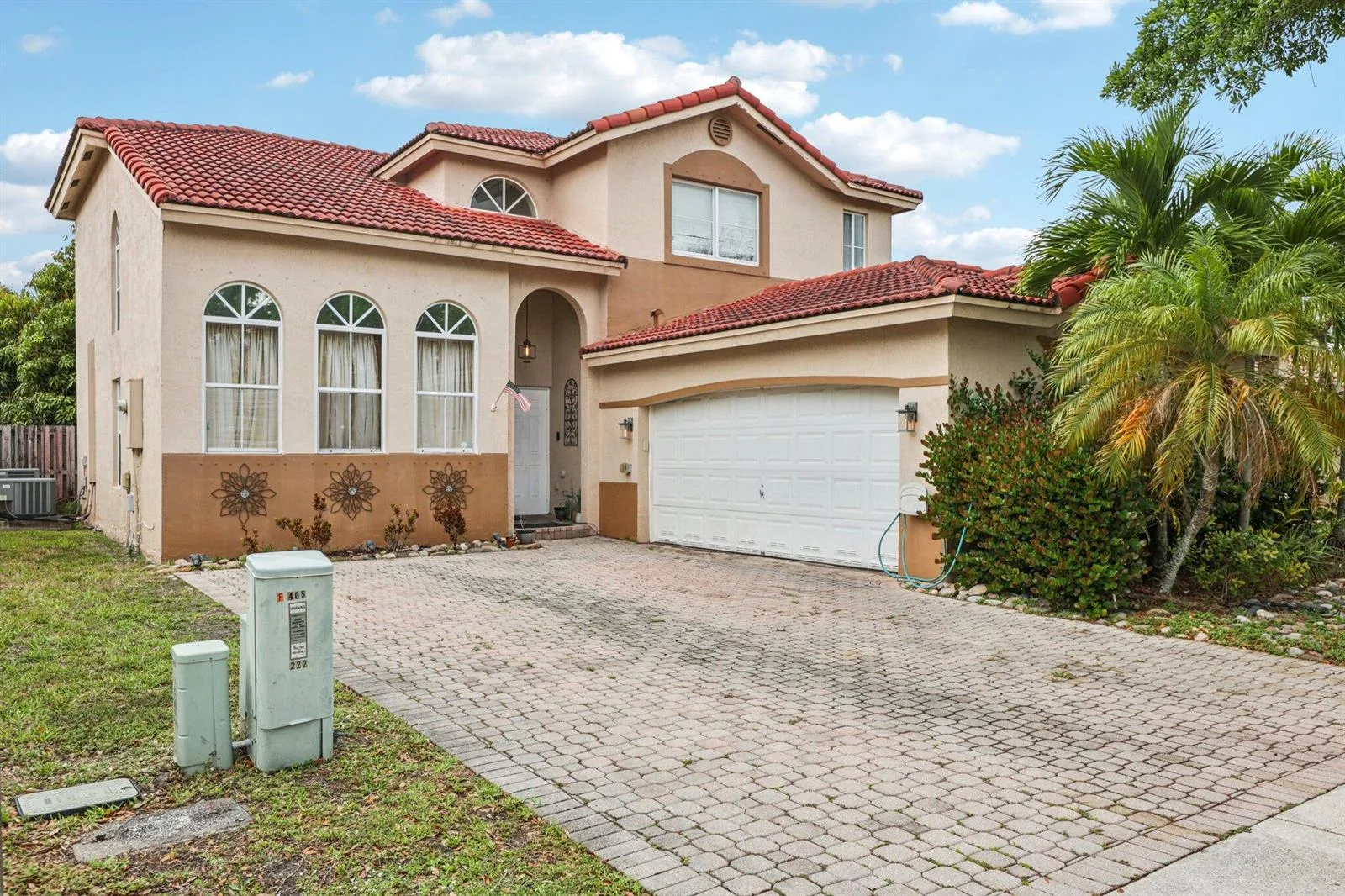 405 E Royal Cove Circle, Davie, FL 33325