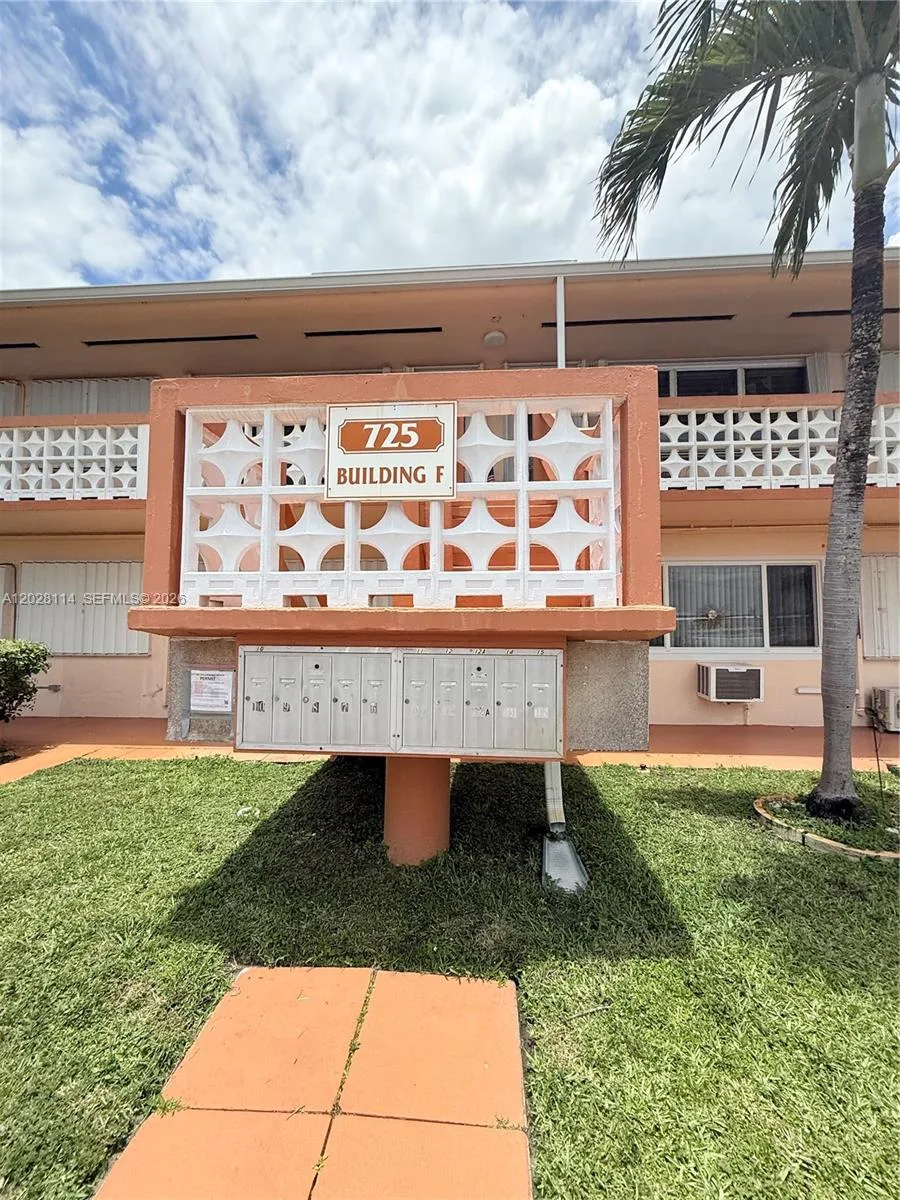 725 SW 11 Ave # F8, Hallandale Beach, FL 33009
