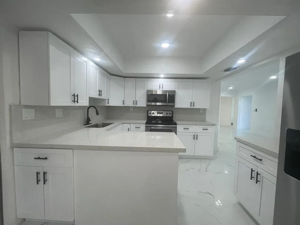 3290 NW 39TH Street, Lauderdale Lakes, FL 33309