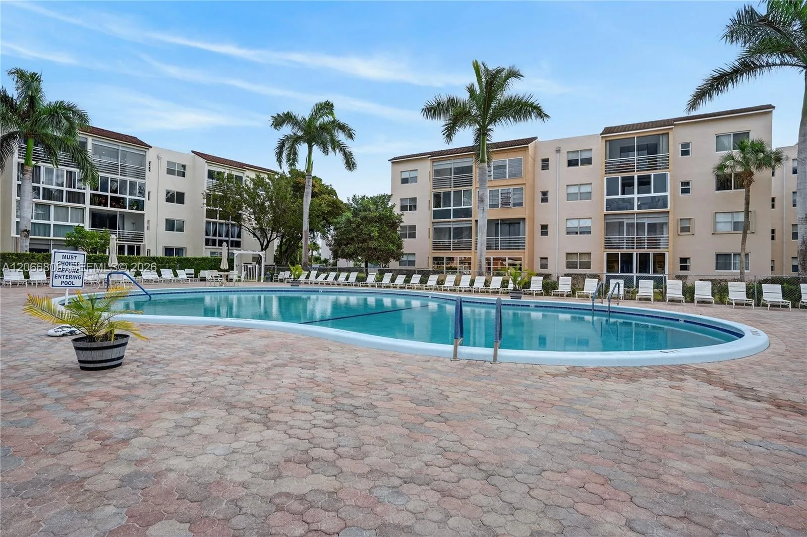 2821 Somerset Dr # 317, Lauderdale Lakes, FL 33311
