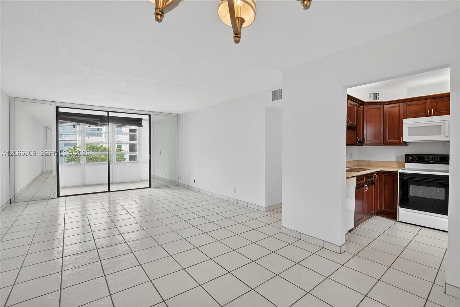 2821 Somerset Dr # 317, Lauderdale Lakes, FL 33311 — zdjęcie 2