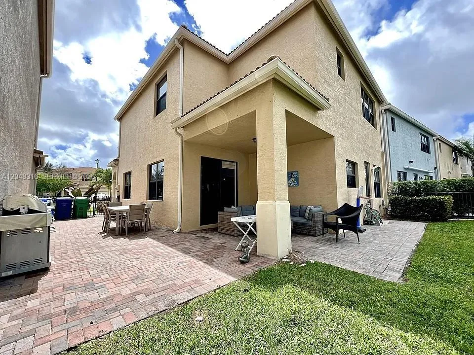 965 NE 193rd Ter, Miami, FL 33179 photo 6