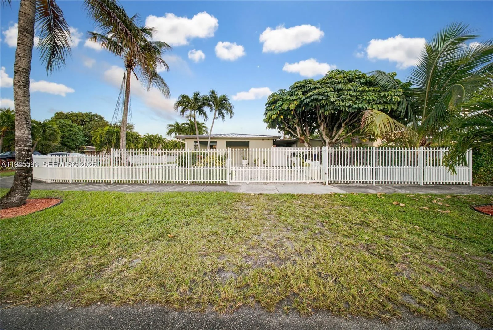 300 NE 175th St, North Miami Beach, FL 33162 photo 4