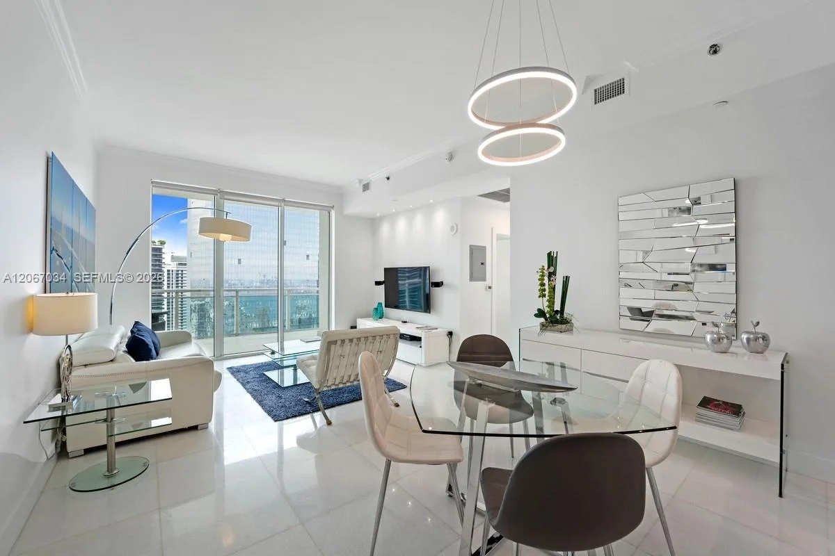 950 Brickell Bay Dr # 4600, Miami, FL 33131