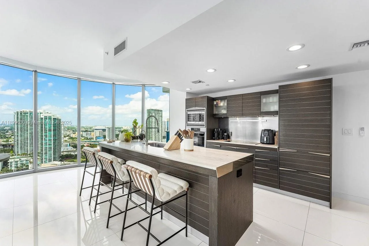200 Biscayne Boulevard Way # 3702, Miami, FL 33131 photo 4