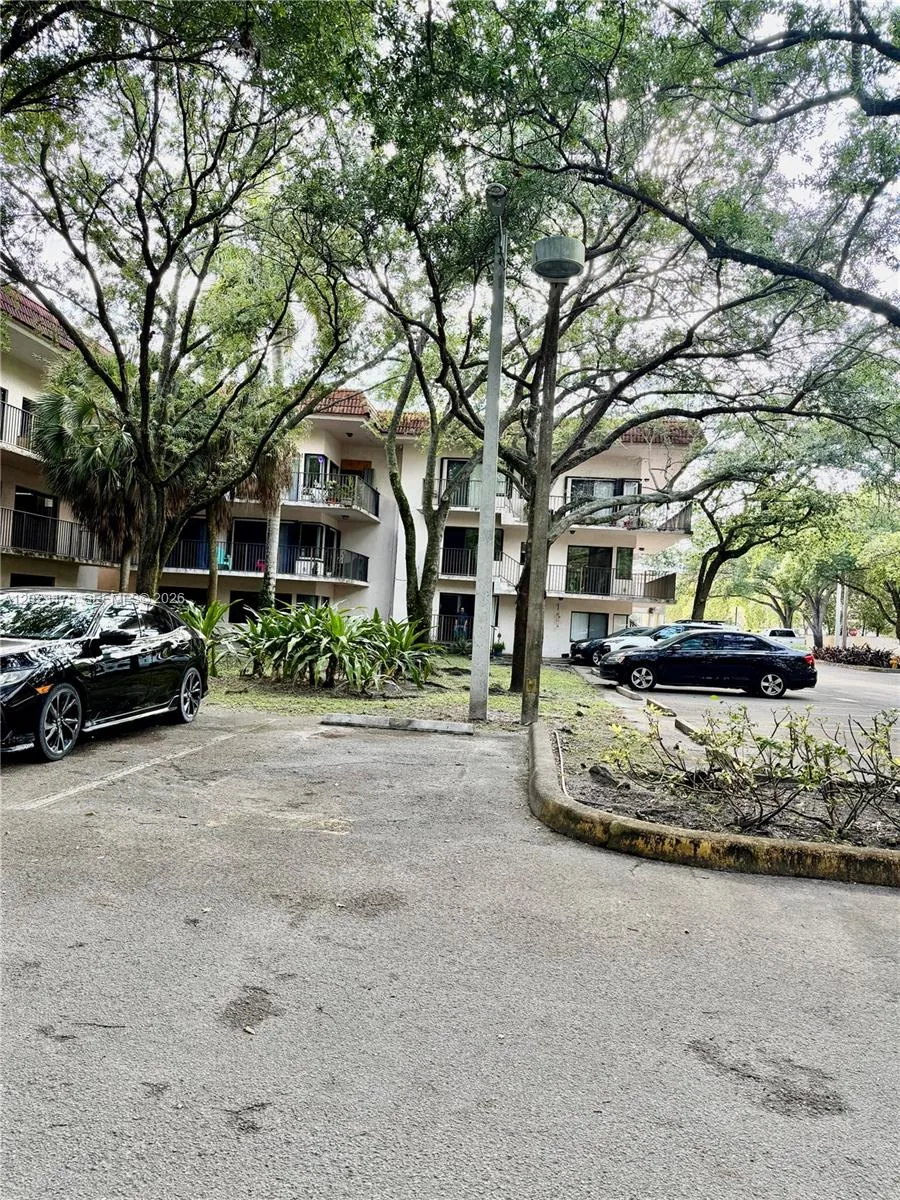 4725 SW 62nd Ave # 104, Davie, FL 33314