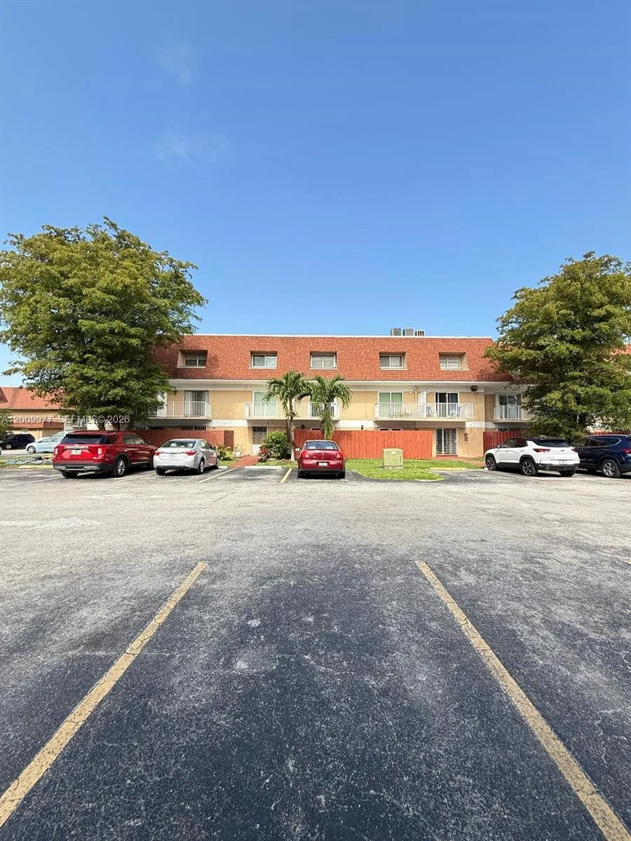 260 NW 107th Ave # 204, Miami, FL 33172 photo 2