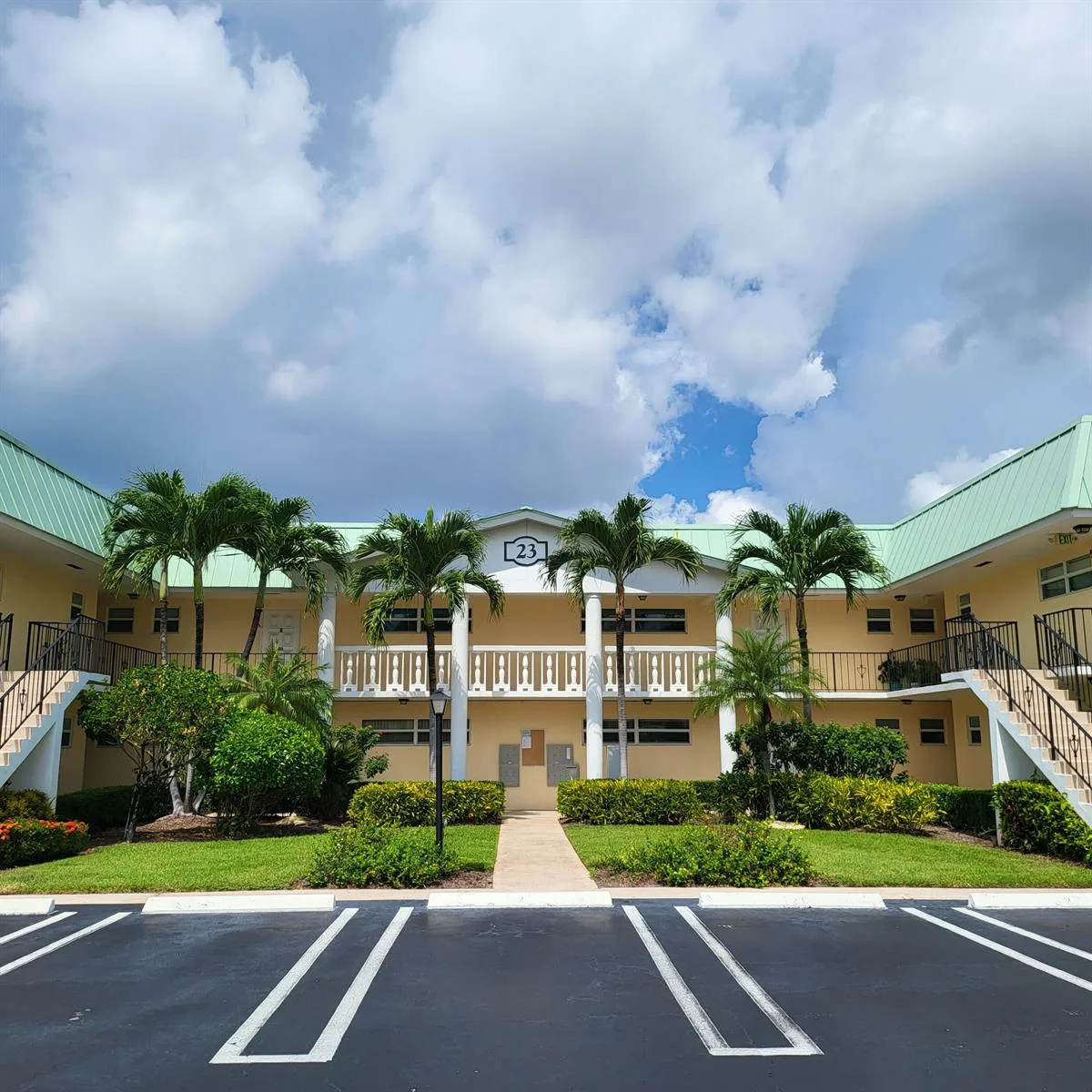 23 Colonial Club Drive # 200, Boynton Beach, FL 33435