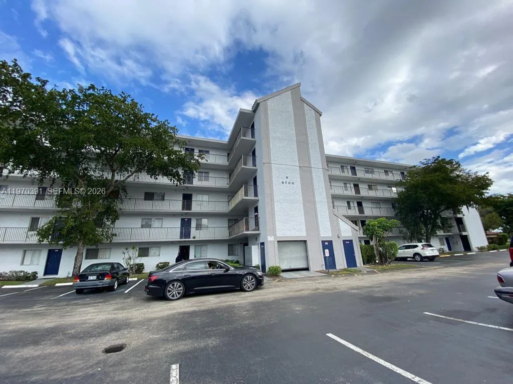 8700 N Sherman Cir # 305, Miramar, FL 33025