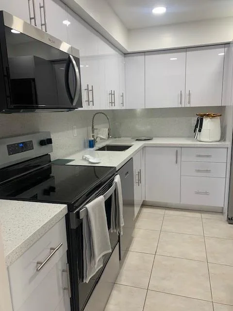 2850 N PALM AIRE Drive # 206, Pompano Beach, FL 33069