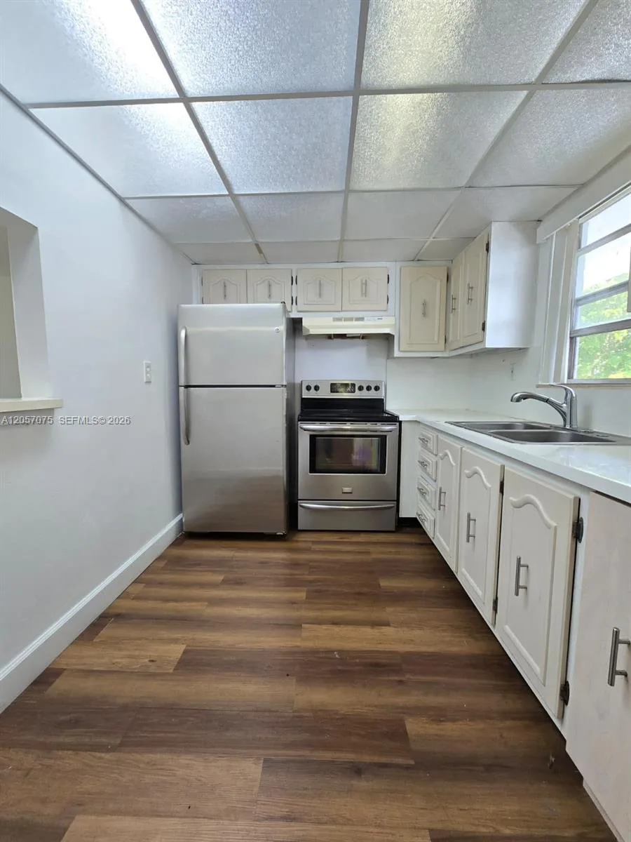 9357 Fontainebleau Blvd # D420, Miami, FL 33172 photo 2