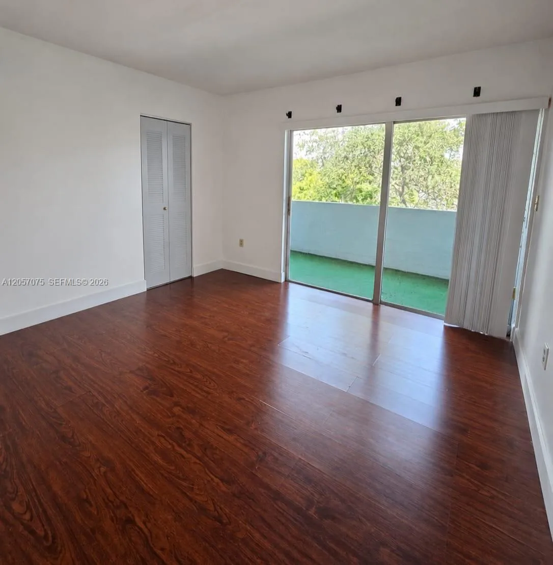 9357 Fontainebleau Blvd # D420, Miami, FL 33172 photo 8