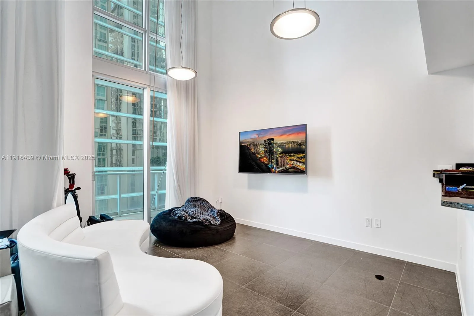 300 S Biscayne Blvd # L-1206, Miami, FL 33131 photo 3