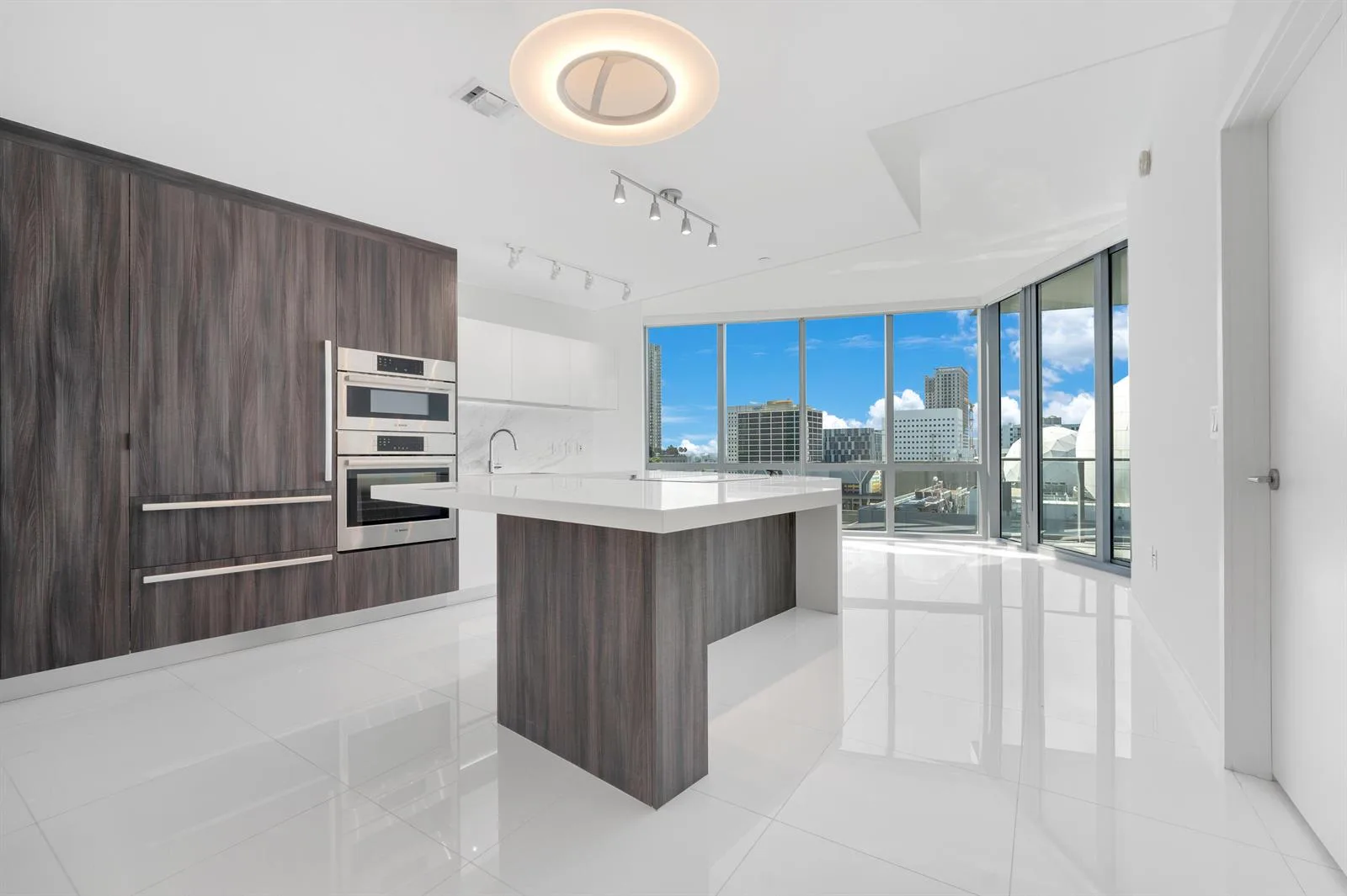 851 NE 1st Avenue # 1110, Miami, FL 33132
