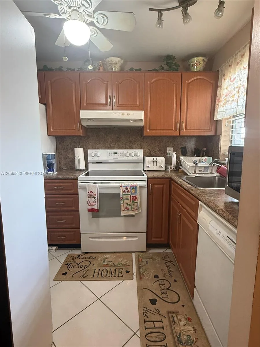 9001 Sunrise Lakes Blvd # 201, Sunrise, FL 33322