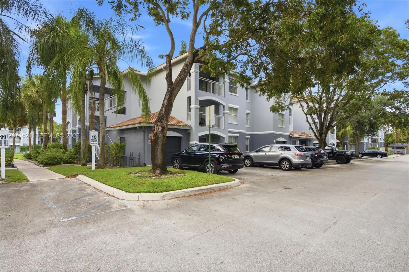 9615 NW 1st Ct # 302, Pembroke Pines, FL 33024