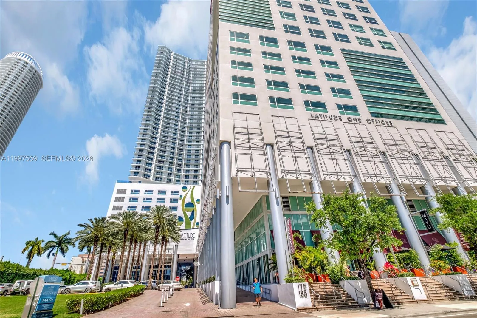 185 SW 7th St # 2303, Miami, FL 33130 photo 2
