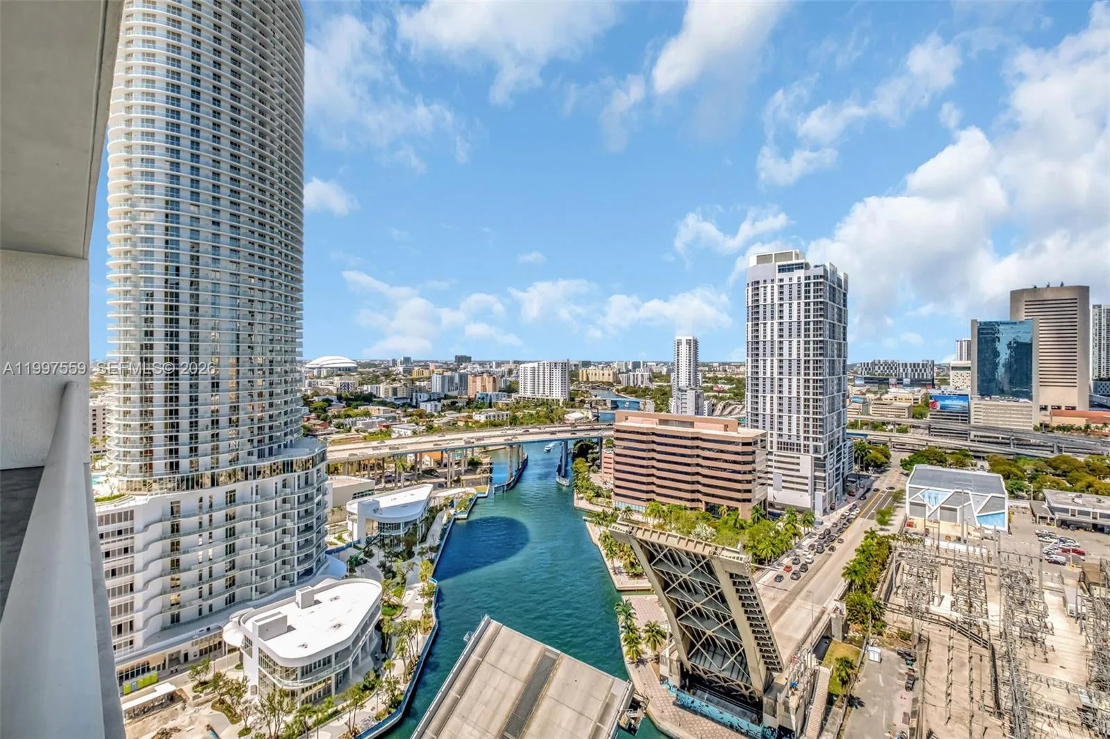 185 SW 7th St # 2303, Miami, FL 33130 photo 8