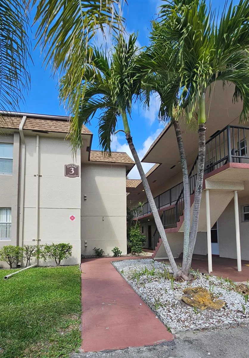 504 Davis Road # 96, Palm Springs, FL 33461