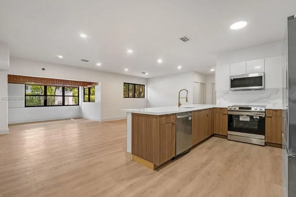 450 NW 140th St, Miami, FL 33168 photo 12