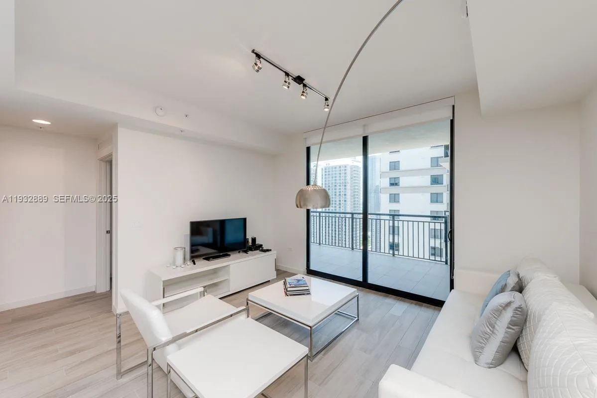 999 SW 1st Ave # 3216, Miami, FL 33130 photo 2