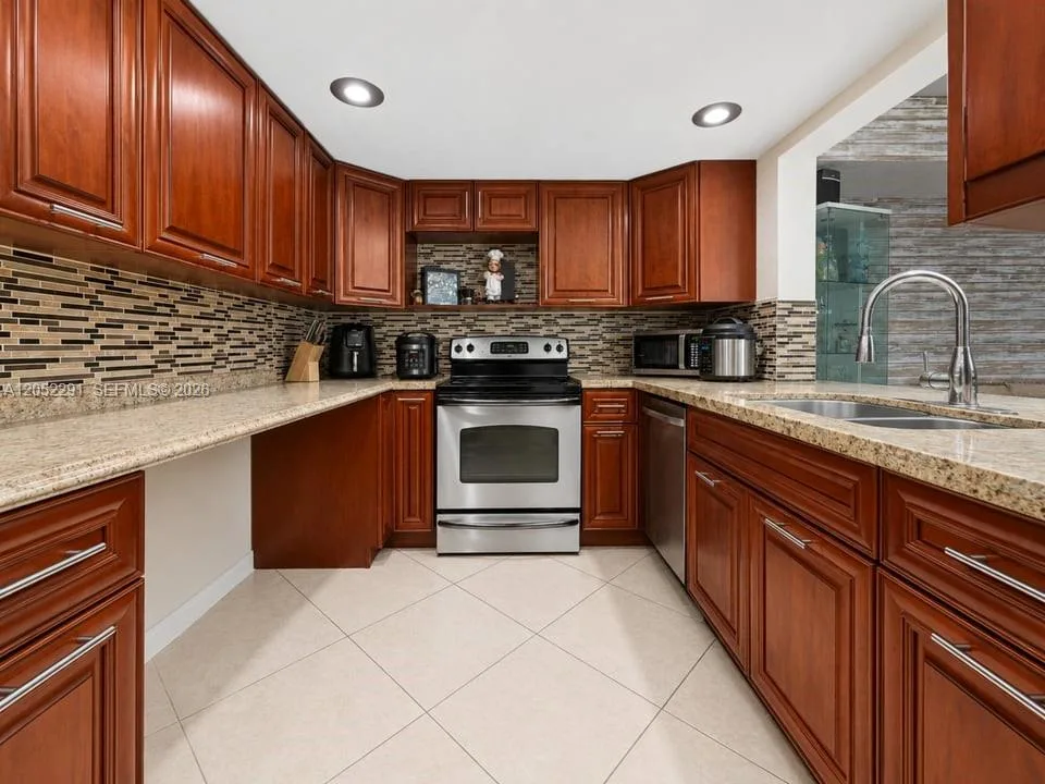2055 SW 122nd Ave # 418, Miami, FL 33175 photo 2