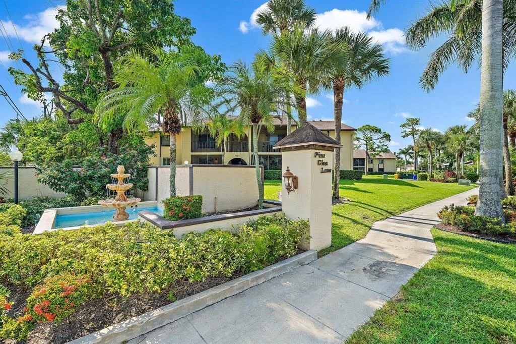 440 Pine Glen Lane # B-1, FL 33463