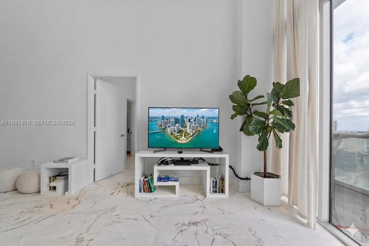475 Brickell Ave # 2209, Miami, FL 33131 photo 12
