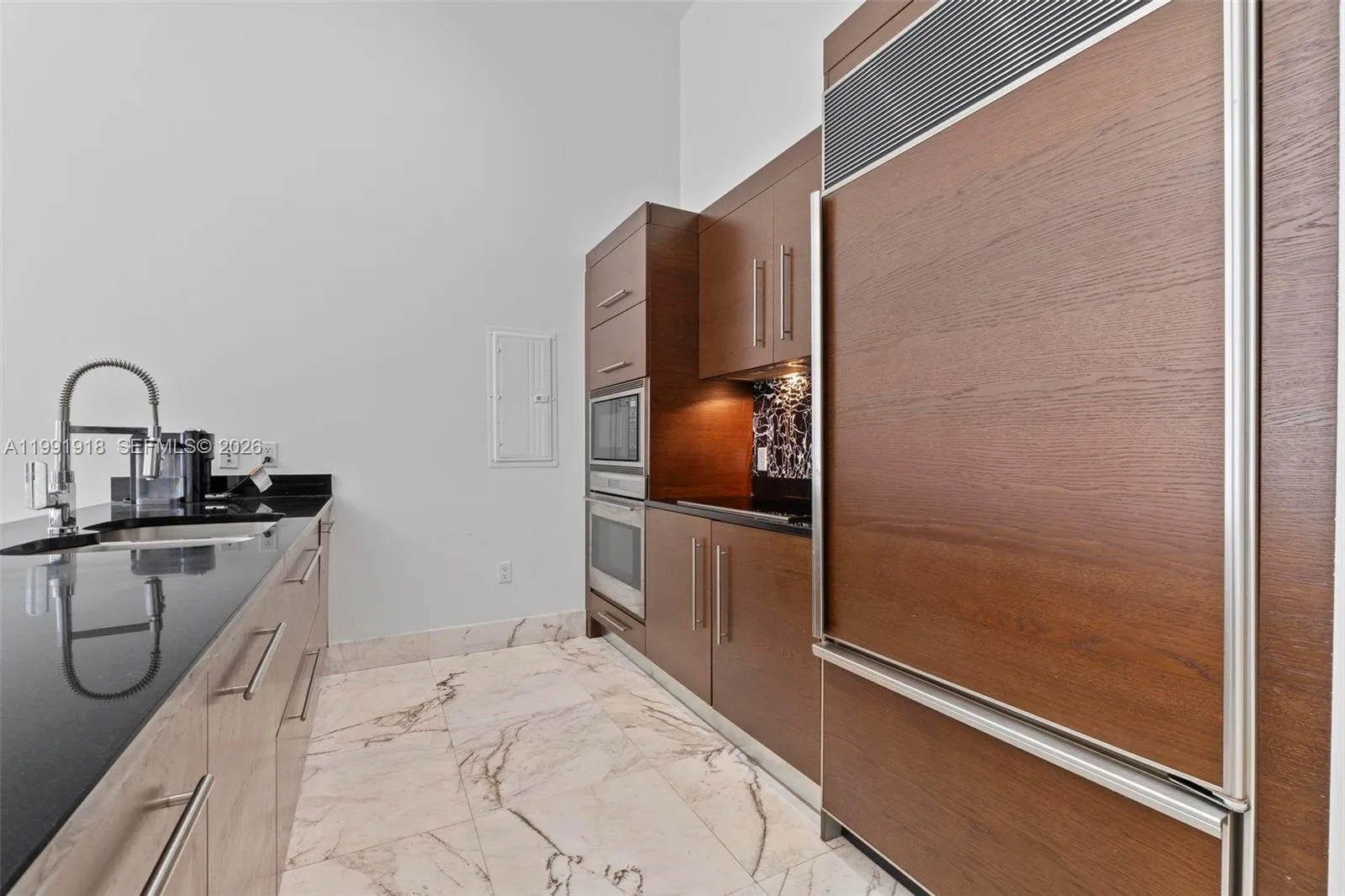 475 Brickell Ave # 2209, Miami, FL 33131 photo 2
