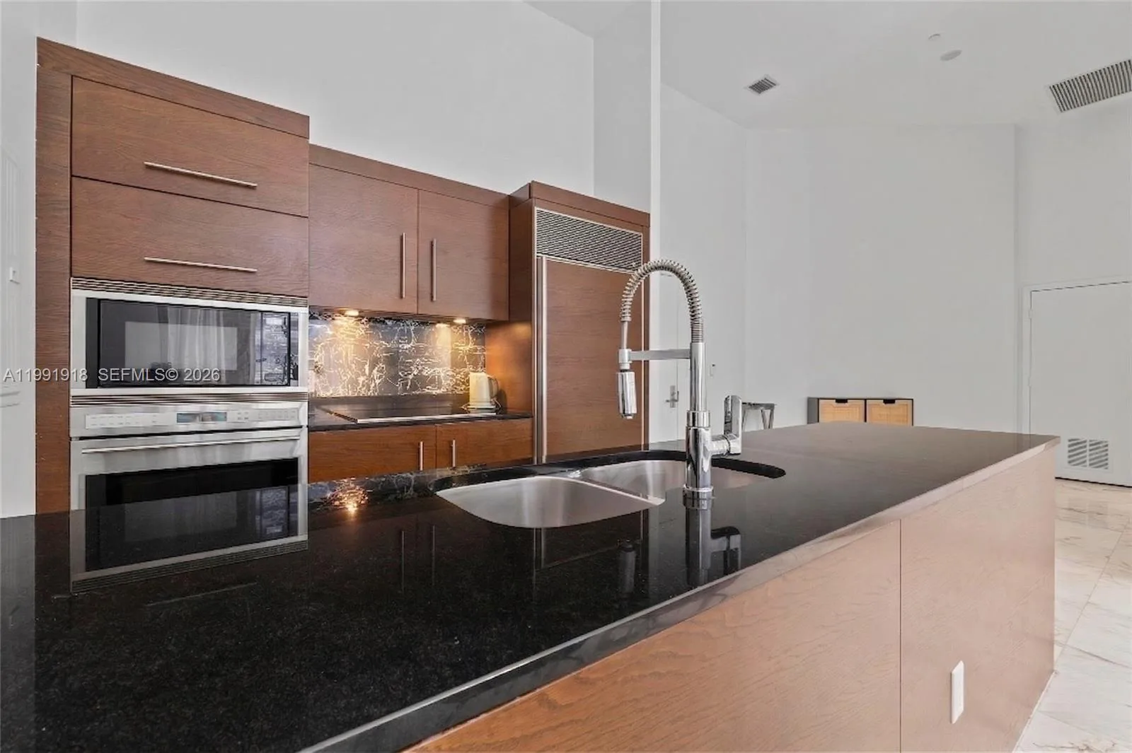475 Brickell Ave # 2209, Miami, FL 33131 photo 5