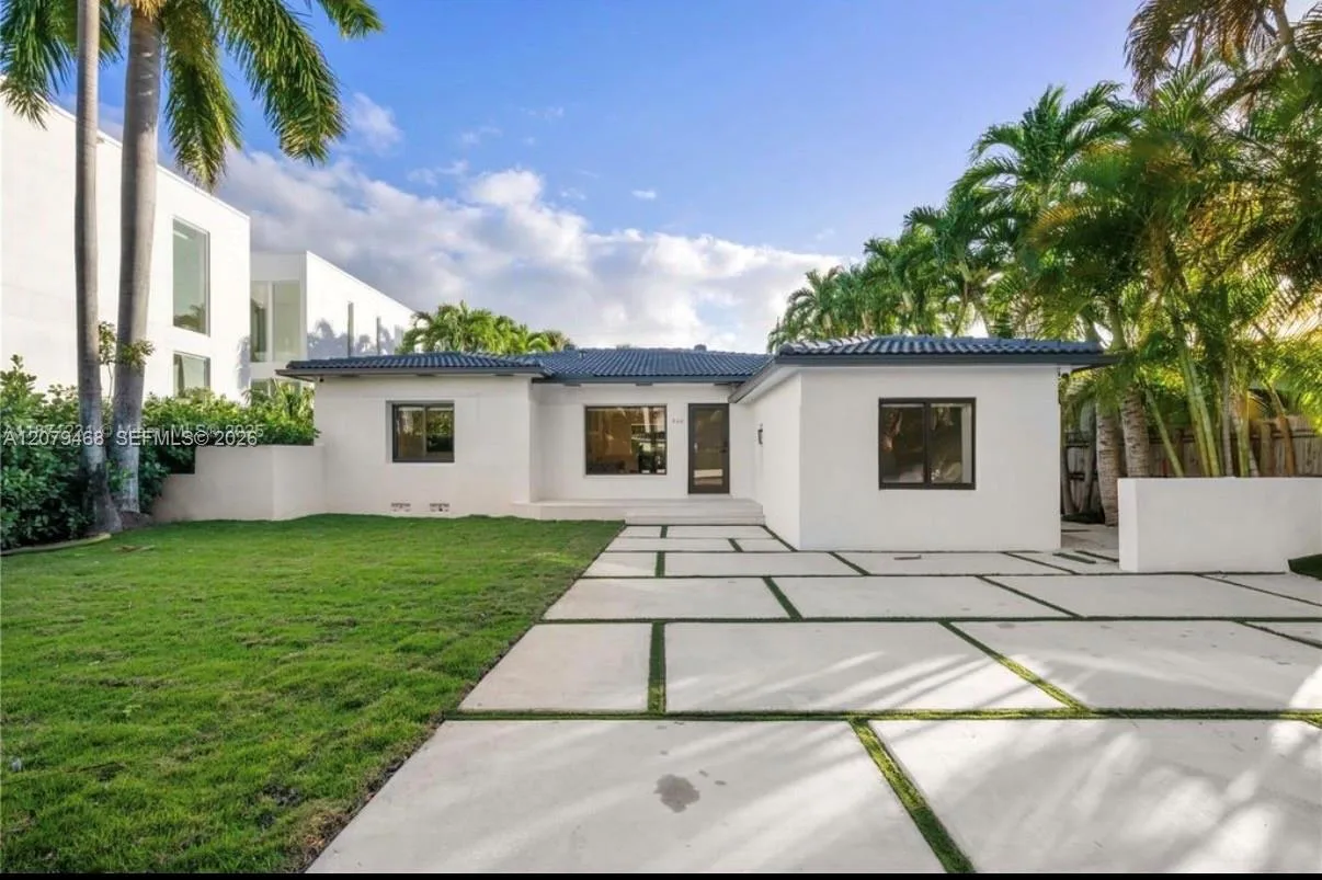 900 W 47th Ct, Miami Beach, FL 33140 photo 2