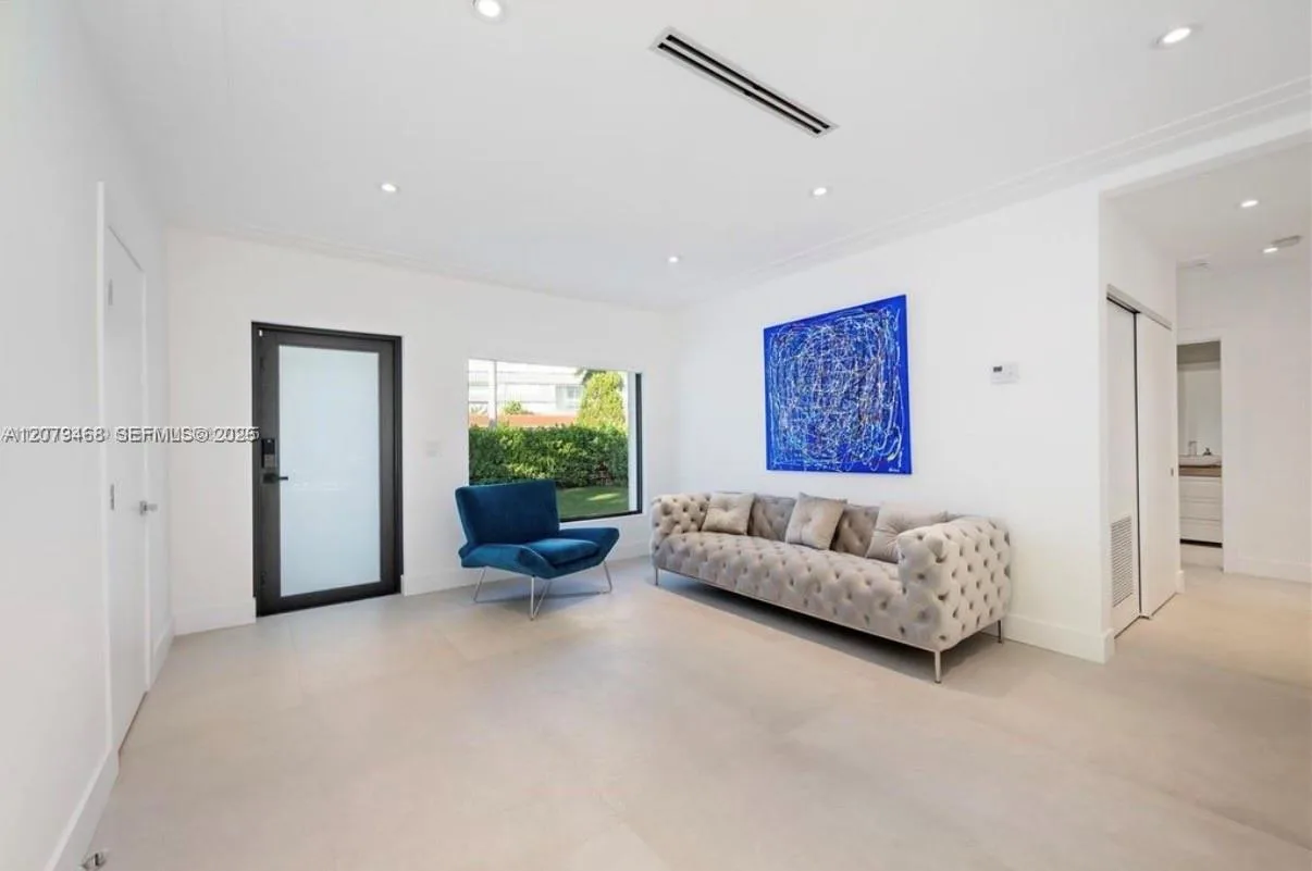 900 W 47th Ct, Miami Beach, FL 33140 photo 3