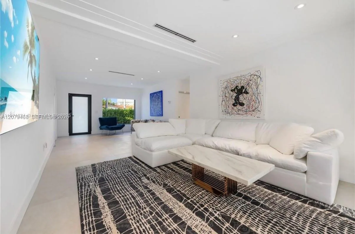 900 W 47th Ct, Miami Beach, FL 33140 photo 4