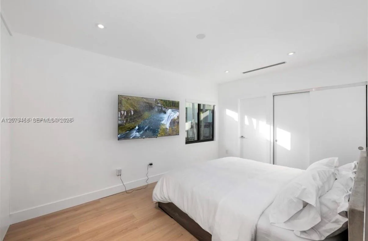 900 W 47th Ct, Miami Beach, FL 33140 photo 8