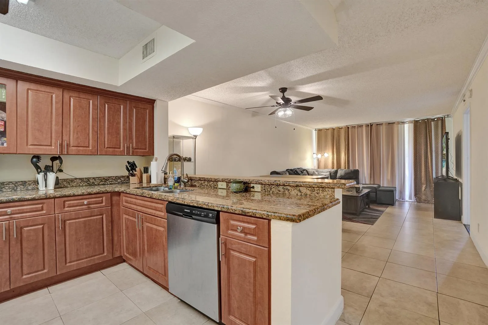 8266 NW 24th Street, Coral Springs, FL 33065 — zdjęcie 5