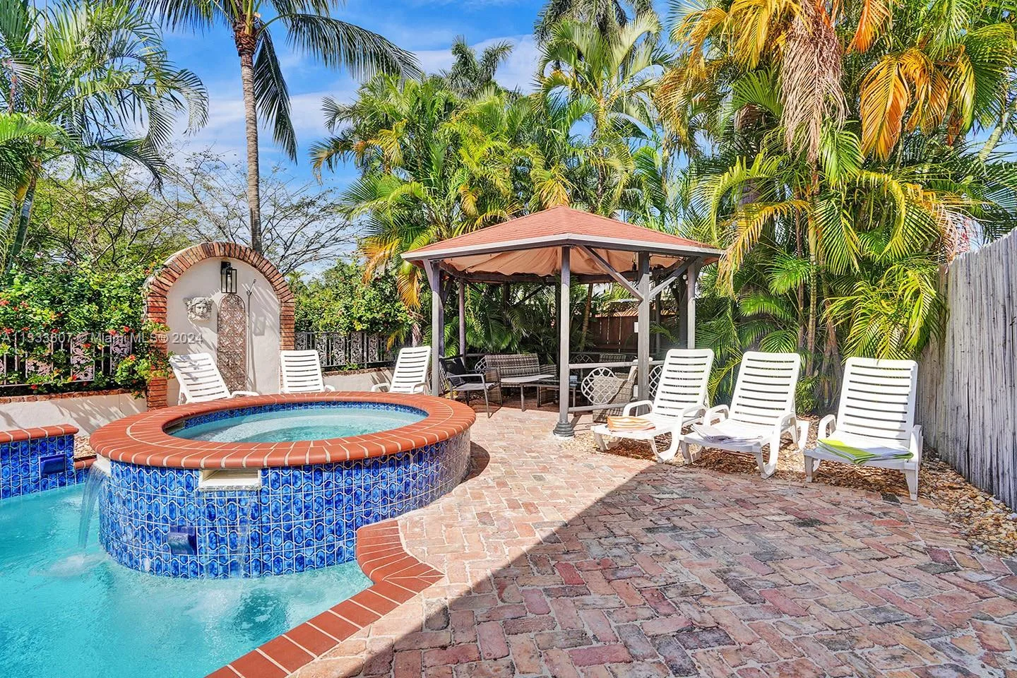 1049 N Southlake Dr, Hollywood, FL 33019 photo 3