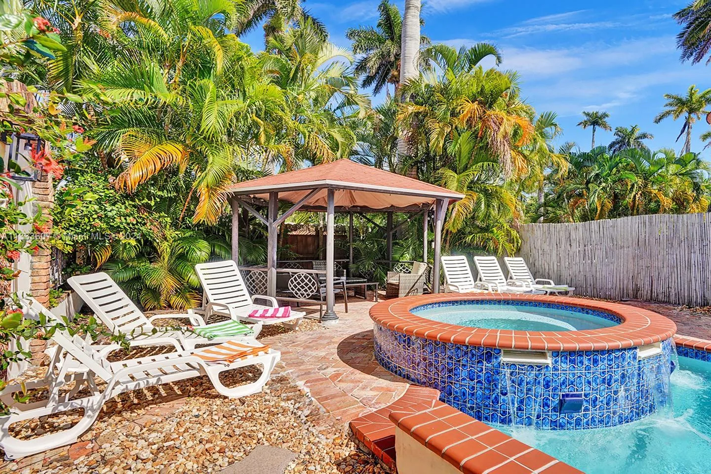 1049 N Southlake Dr, Hollywood, FL 33019 photo 4