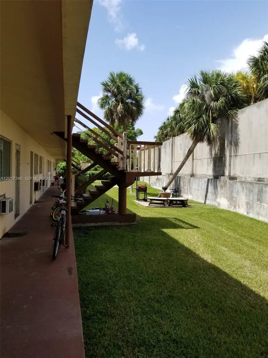 280 SW 11th Ave # 18, Hallandale Beach, FL 33009